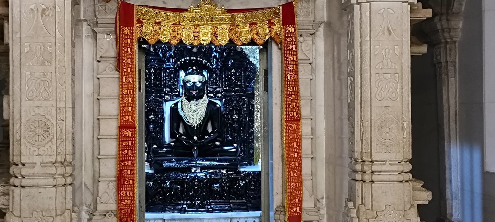  चित्तौड़गढ़ / भूपालसागर - पार्श्वनाथ मंदिर में अज्ञात चोरों ने की चोरी वारदात, पुलिस ने किया मौका मुआयना