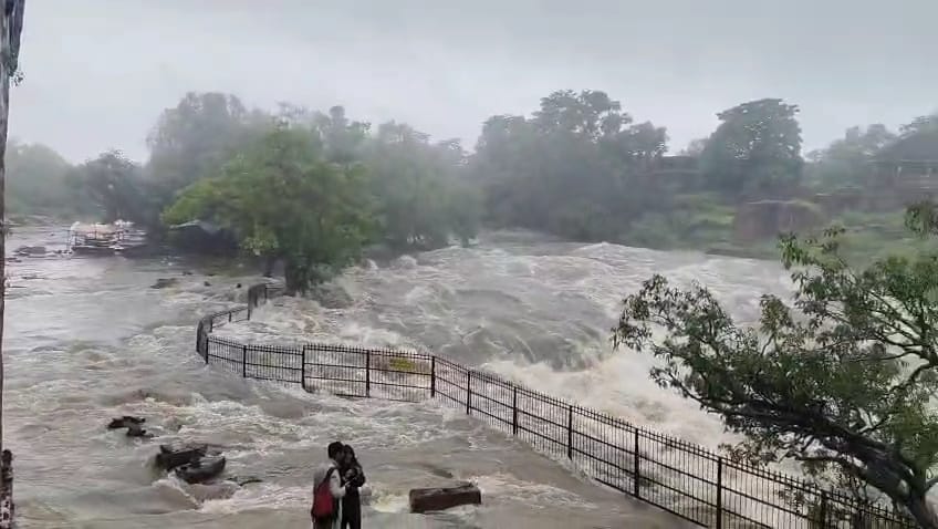  चित्तौड़गढ़ / बेंगू  - बारिश ने हर तरफ किया पानी ही पानी, बांधो में पानी की आवक जारी