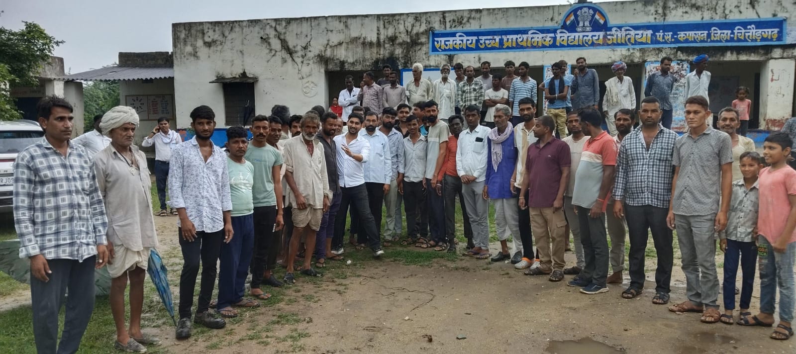  चित्तौड़गढ़ / कपासन - विद्यालय में तीन कमरों की छत जर्जर अवस्था में, तहसीलदार को सोपा ज्ञापन 