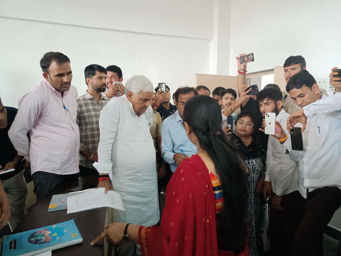  चित्तौड़गढ़ - कृषि मंत्री डॉ. किरोड़ी लाल मीणा का मेवाड़ यूनिवर्सिटी में औचक निरीक्षण
