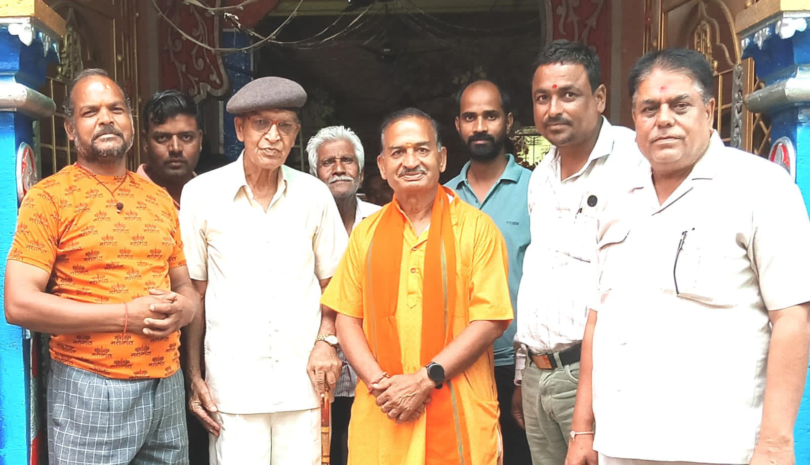  चित्तौड़गढ़ / बिनोता - खाकल देव मंदिर पर कैलाश चंद्र मूंदड़ा के सम्मान पर ग्रामवासियों ने किया स्वागत