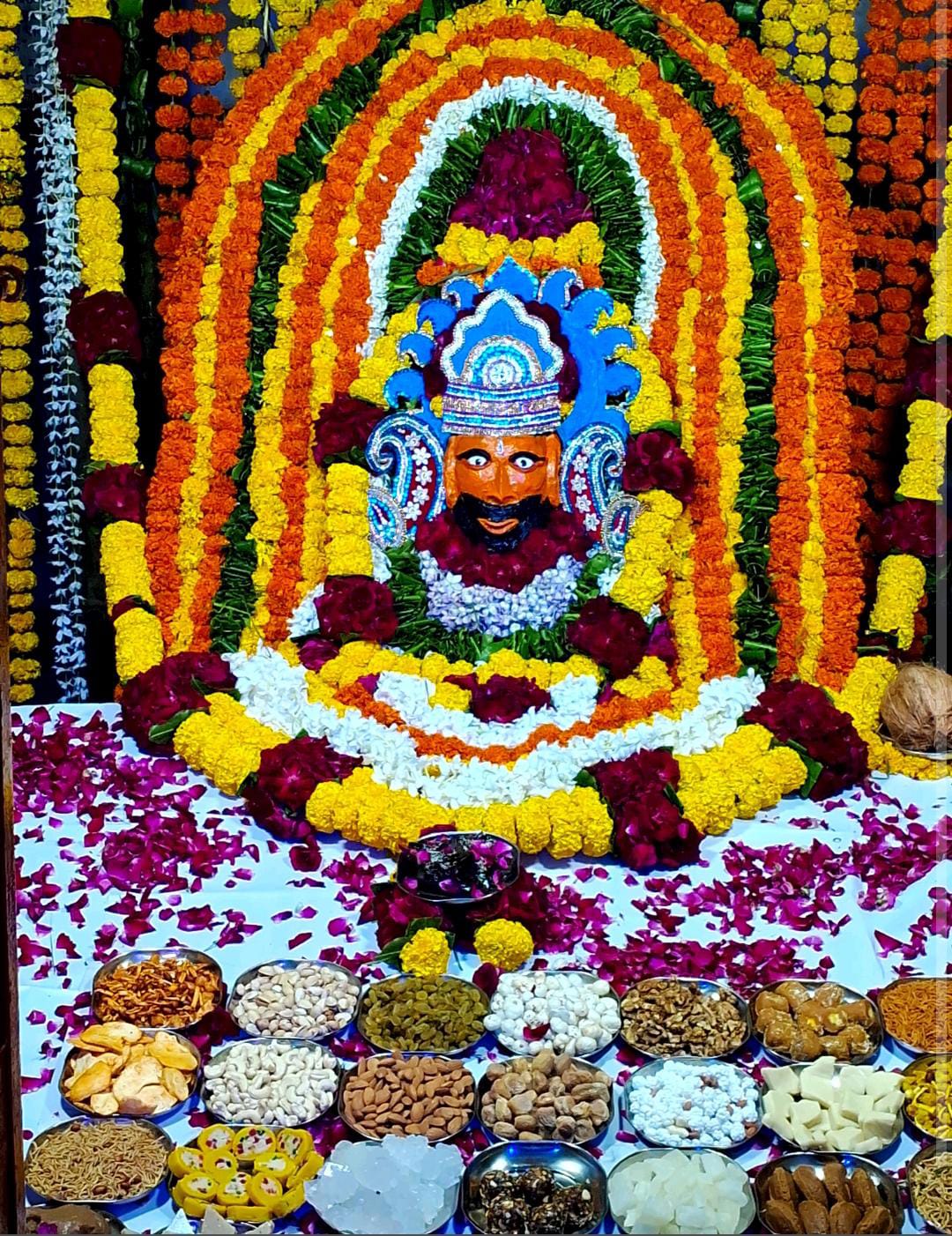 चित्तौड़गढ़ - नाग पंचमी पर चौमुखा महादेव मंदिर में किया खाटू श्याम श्रृंगार, लगाया छप्पन भोग की महाआरती