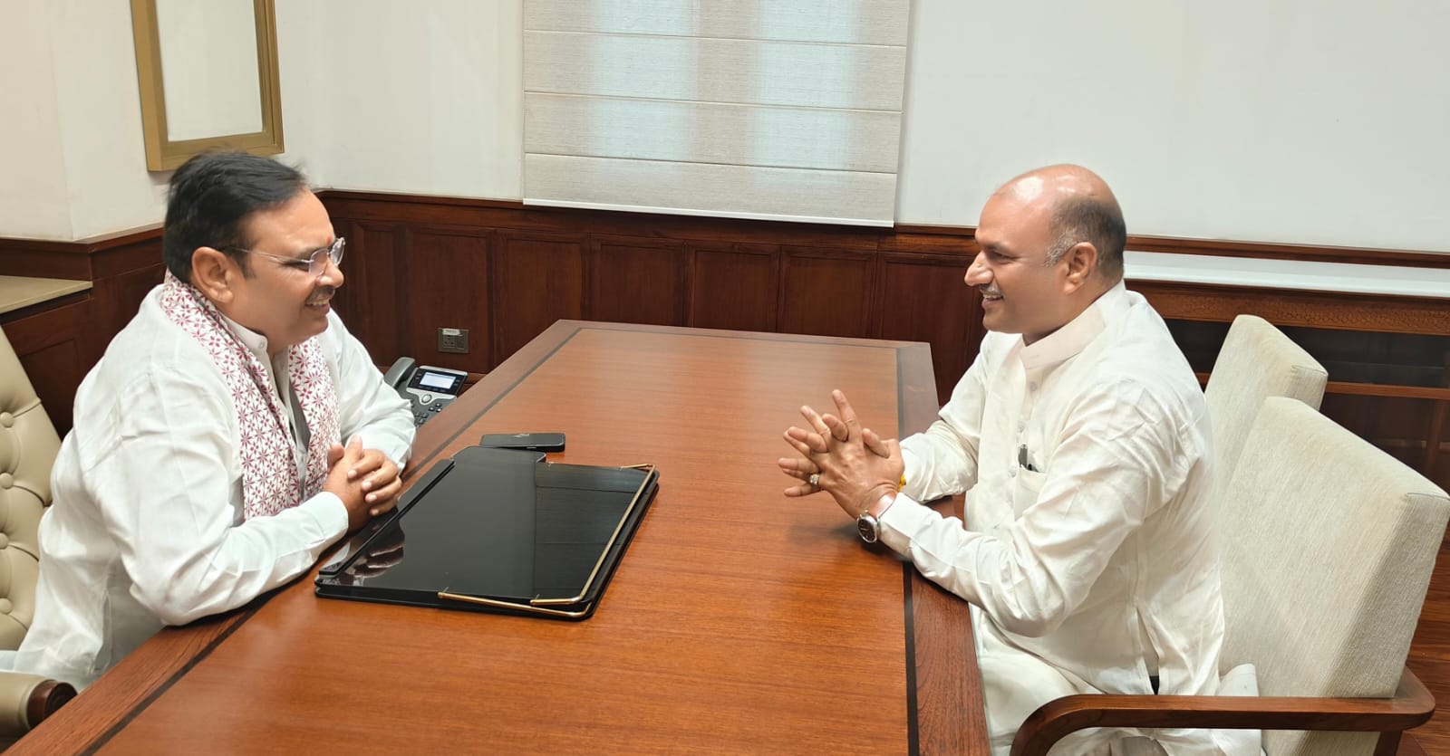  चित्तौड़गढ़  - मुख्यमंत्री और सांसद ने चित्तौडगढ़ के विकास कार्यों को लेकर की चर्चा