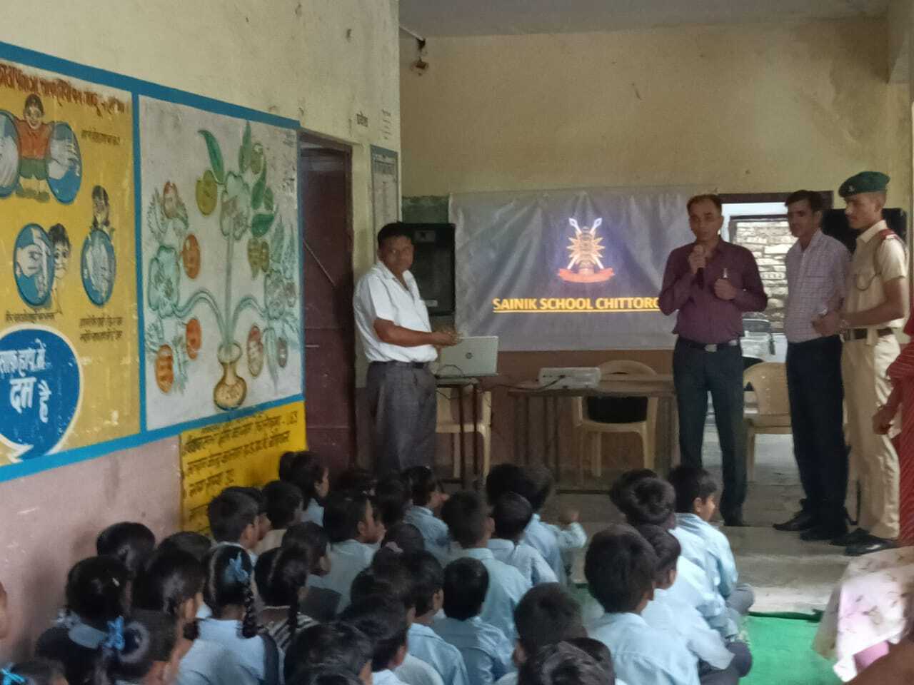  चित्तौड़गढ़ - विद्यालय में सैनिक स्कूलों के बारे में जा़गरूकता कार्यक्रम आयोजित   