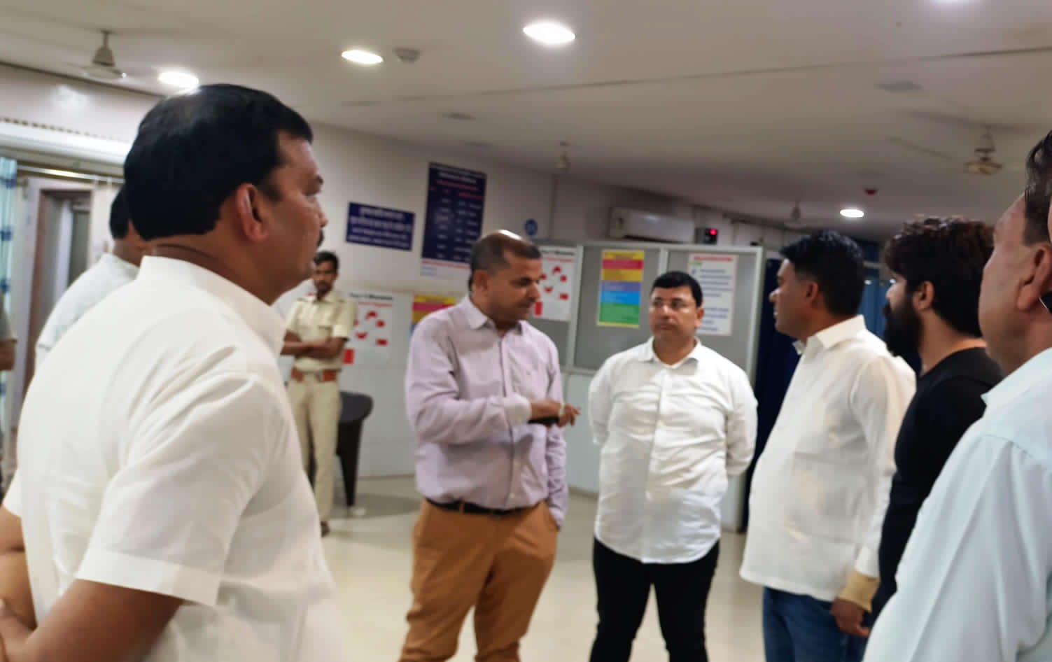  चित्तौड़गढ़ - विधायक आक्या ने जिला चिकित्सालय का किया औचक निरीक्षण, दिए निर्देश