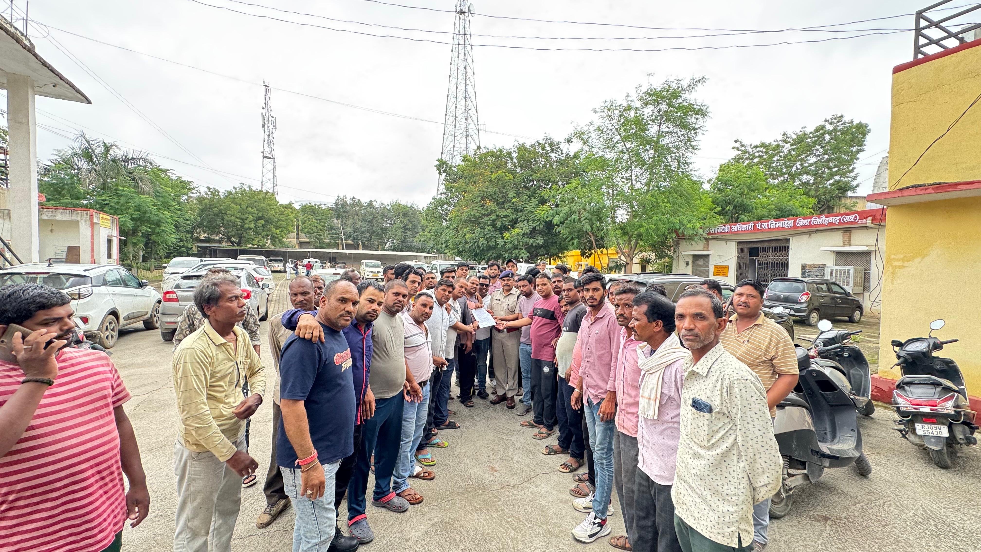  चित्तौड़गढ़ / निंबाहेड़ा - सर्व माली समाज ने किया प्रदर्शन, नाबालिग के अपहरण मामले में सख्त कार्रवाई की मांग