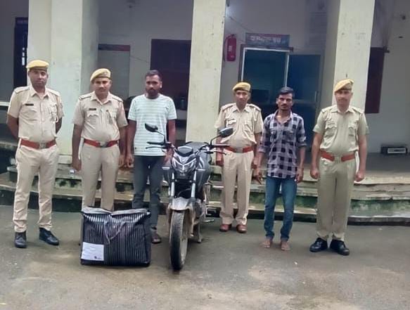  चित्तौड़गढ़  - मोटर साईकिल पर 11 किलो डोडा-चूरा ले जाते दो तस्कर गिरफ्तार