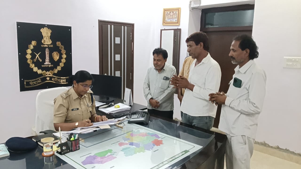 चित्तौड़गढ़ - रेलवे स्टेशन पर ऑटो रिक्शा स्टेण्ड आरक्षित करने और चालान नहीं काटे जाने की मांग