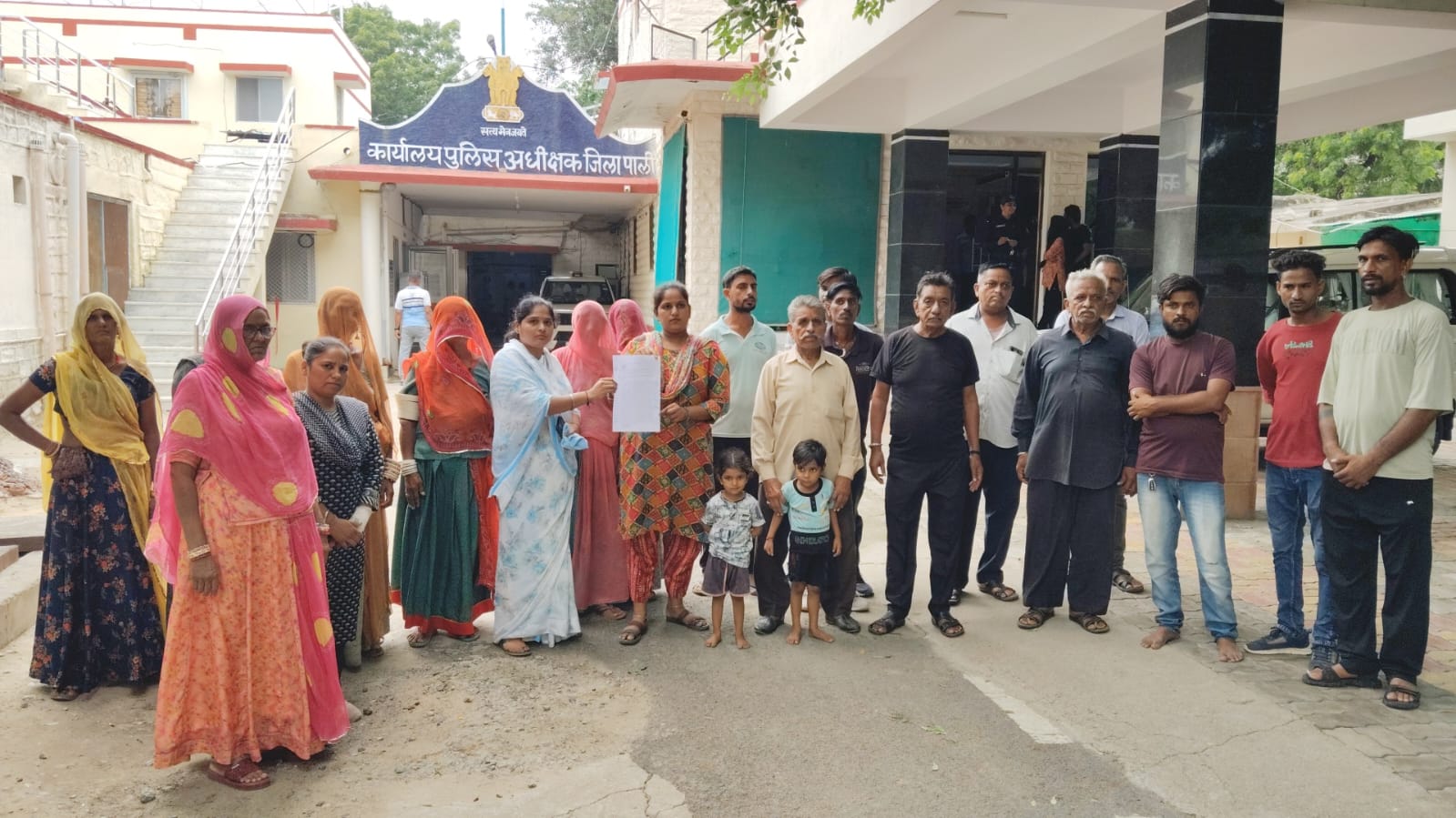 पाली /  पंचों पर सामाजिक बहिष्कार का आरोप, पीड़ितों ने SP से मांगा इंसाफ!  