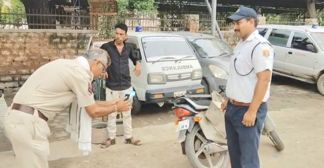 पाली/ यातायात पुलिस को मिलीं अत्याधुनिक ई-प्रोस चालान मशीनें