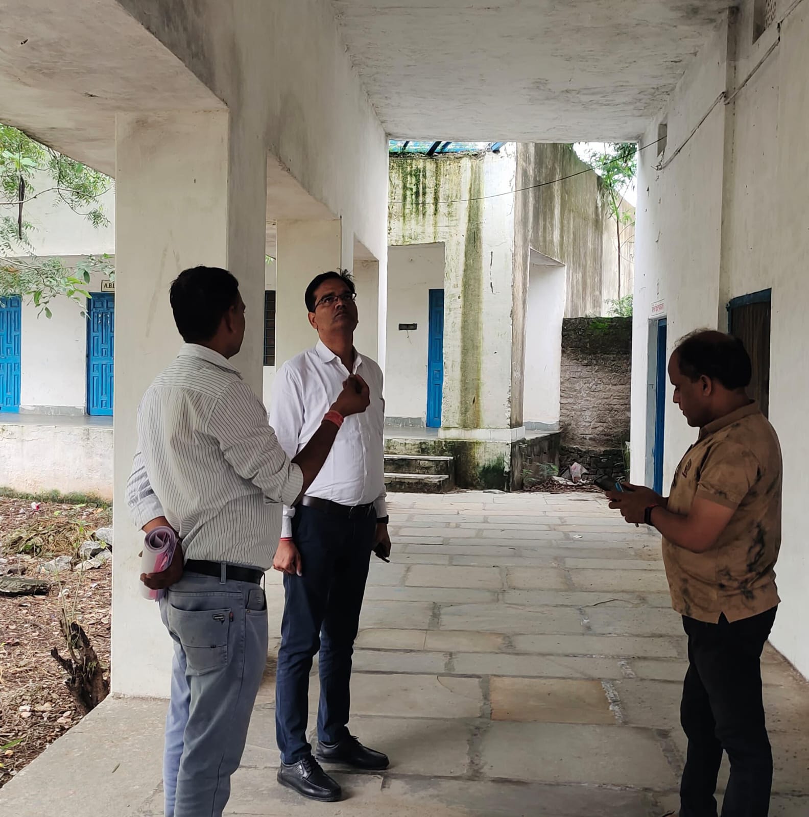  चित्तौड़गढ़ / चिकारड़ा - एसडीएम ने मंगलवाड़ के राजकीय भवनों का किया निरीक्षण