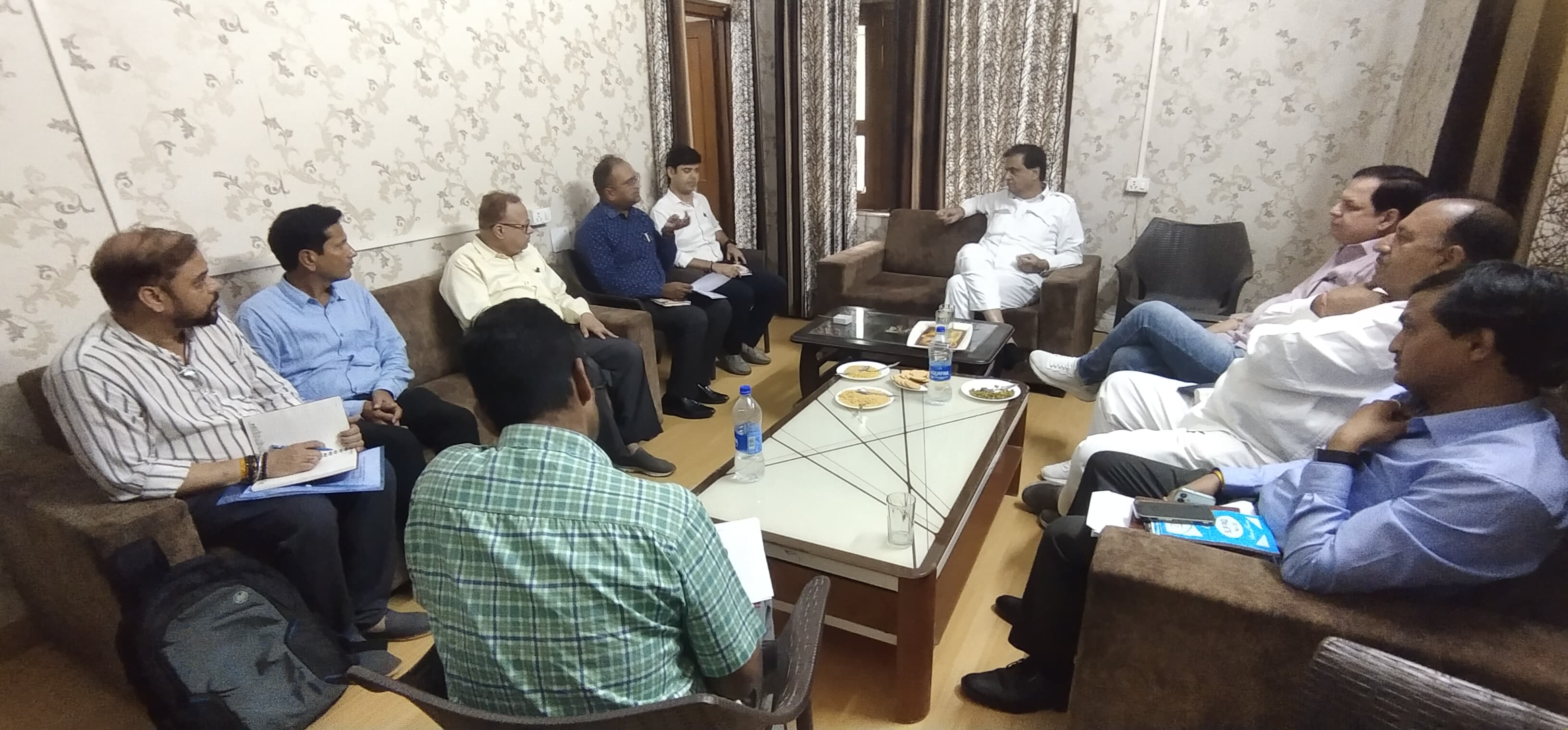  चित्तौड़गढ़ / निंबाहेड़ा  -  निम्बाहेड़ा जिला चिकित्सालय में व्यवस्था सुधार के लिए आरएमआरएस की बैठक आयोजित