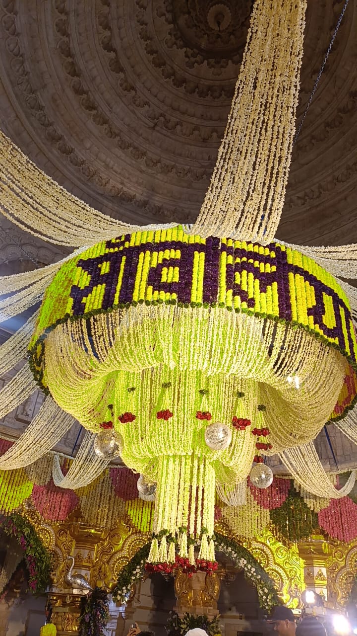 चित्तौड़गढ़ -  12 टन फूलों से महका सांवलियाजी धाम, आकर्षक सजावट ने लुभाया