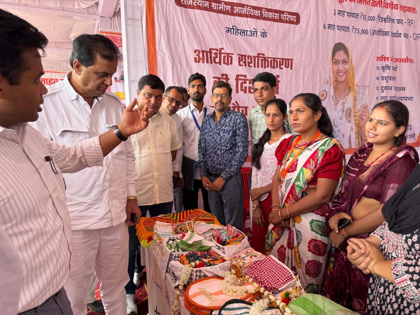  चित्तौड़गढ़ / निंबाहेड़ा - सम्पूर्णता अभियान के अन्तर्गत सात दिवसीय आकांक्षा हाट बाजार का हुआ शुभारम्भ