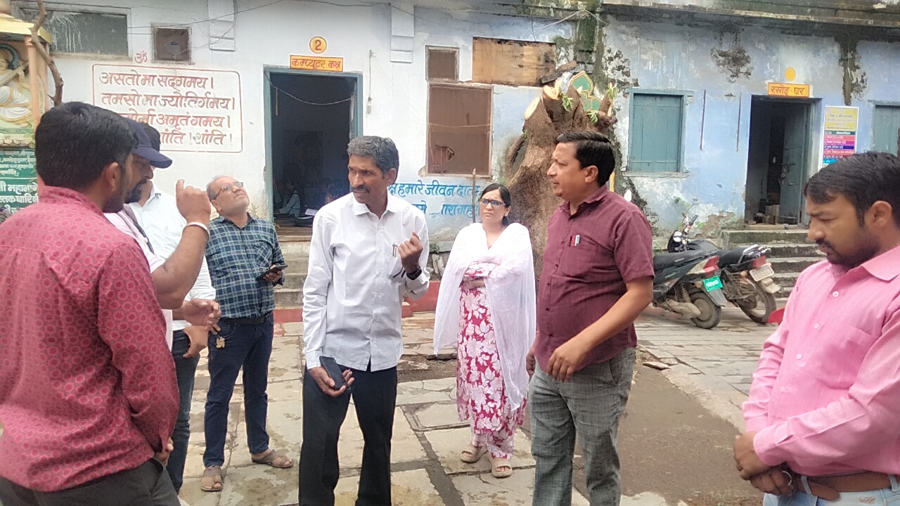 चित्तौड़गढ़ / निंबाहेड़ा - 100 साल पुरानी बिल्डिंग की सुध: निम्बाहेड़ा राजकीय बालिका स्कूल में शुरू हुए सुरक्षा उपाय और मरम्मत की तैयारी