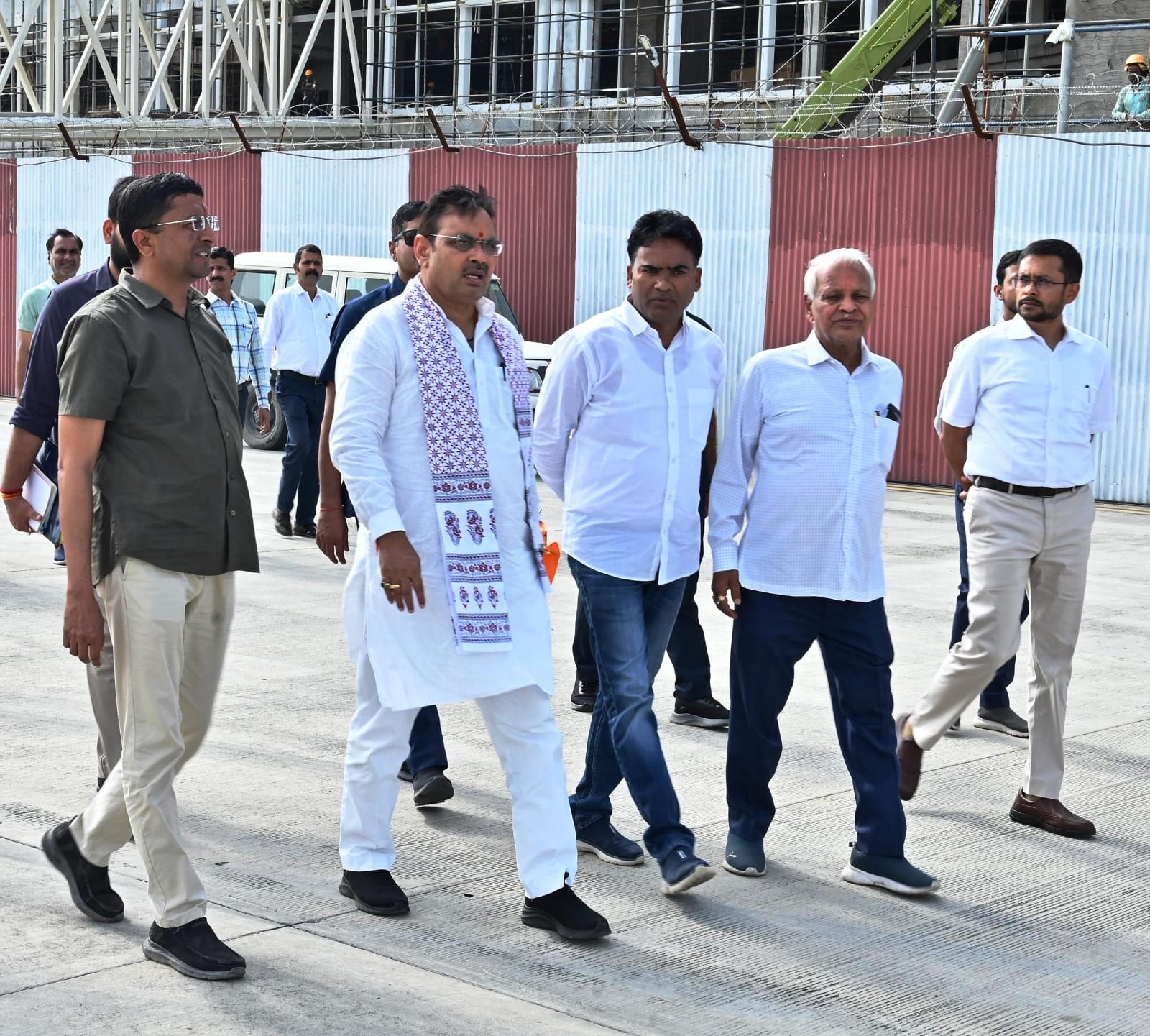  चित्तौड़गढ़ - विधायकों ने डबोक एयरपोर्ट पर की मुख्यमंत्री से मुलाकात, अतिवृष्टि से किसानों के नुकसान की दी जानकारी