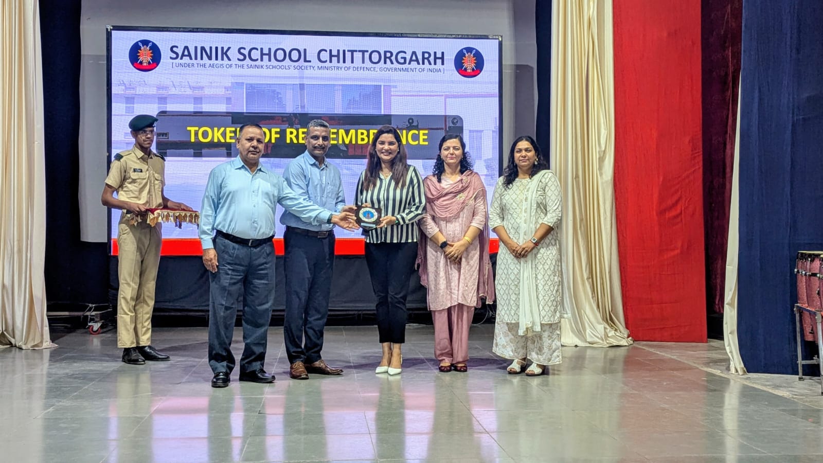  चित्तौड़गढ़ - कैप्टन शालिनी सिंह ने सैनिक स्कूल के कैडेट्स को किया प्रेरित