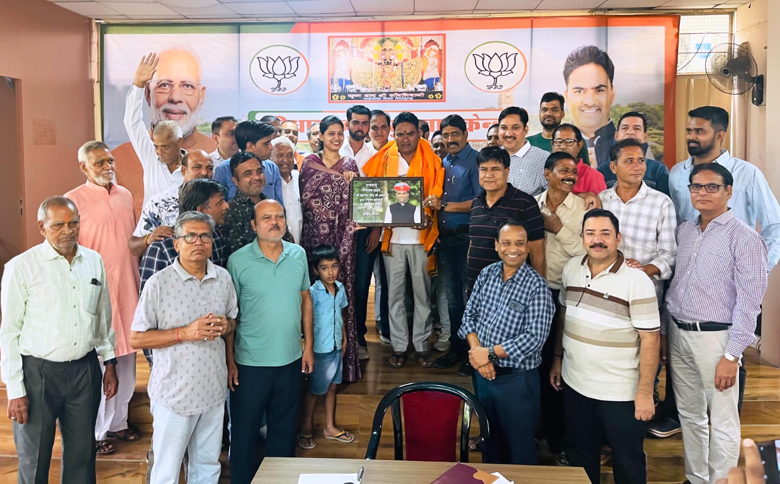  चित्तौड़गढ़ - विकास कार्य करवाने पर वार्डवासियों ने विधायक आक्या का किया अभिनन्दन