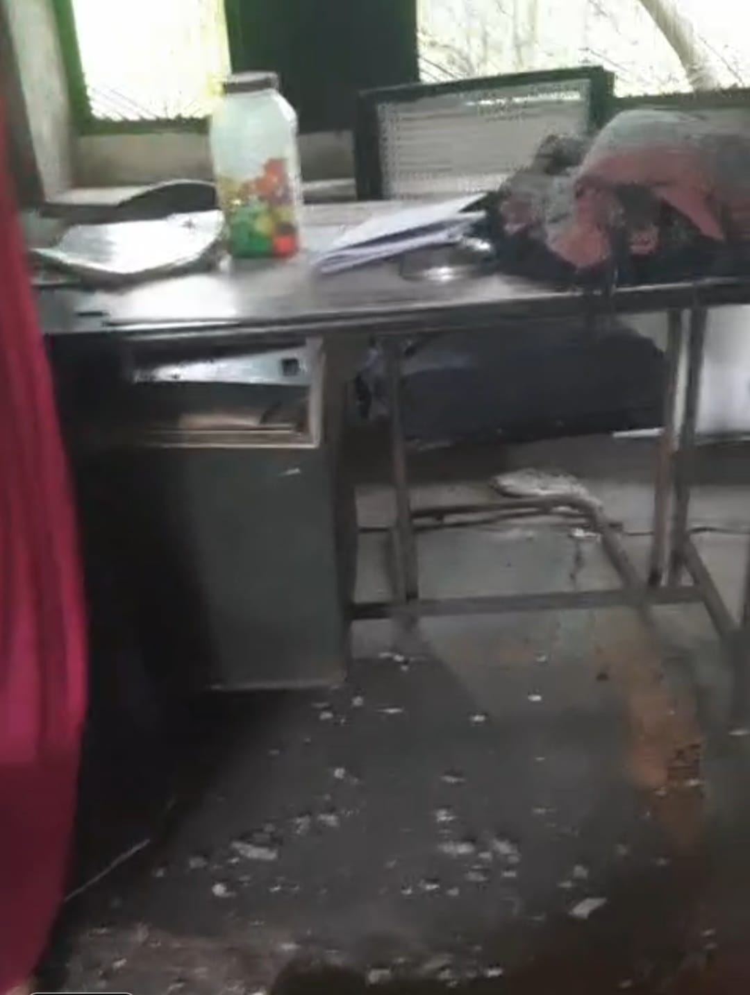  चित्तौड़गढ़ / डूंगला -  आंगनवाड़ी भवन से गिरा प्लास्टर, बड़ी दुर्घटना टली, अधिकारी मौके पर पहुंचे