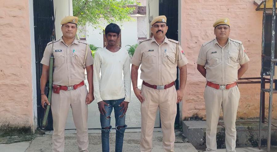 चित्तौड़गढ़ / निंबाहेड़ा - डेढ़ लाख रुपये से अधिक की चोरी के मामले में वांछित आरोपी गिरफ्तार