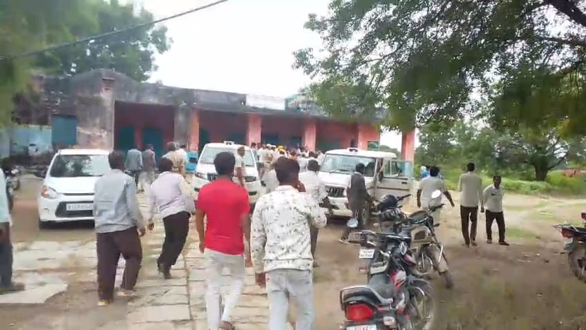  चित्तौड़गढ़ / निंबाहेड़ा - निंबाहेड़ा के युवक की भोपाल में हुई मौत, हत्या का आरोप लगा साथी के घर के बाहर शव रख प्रदर्शन