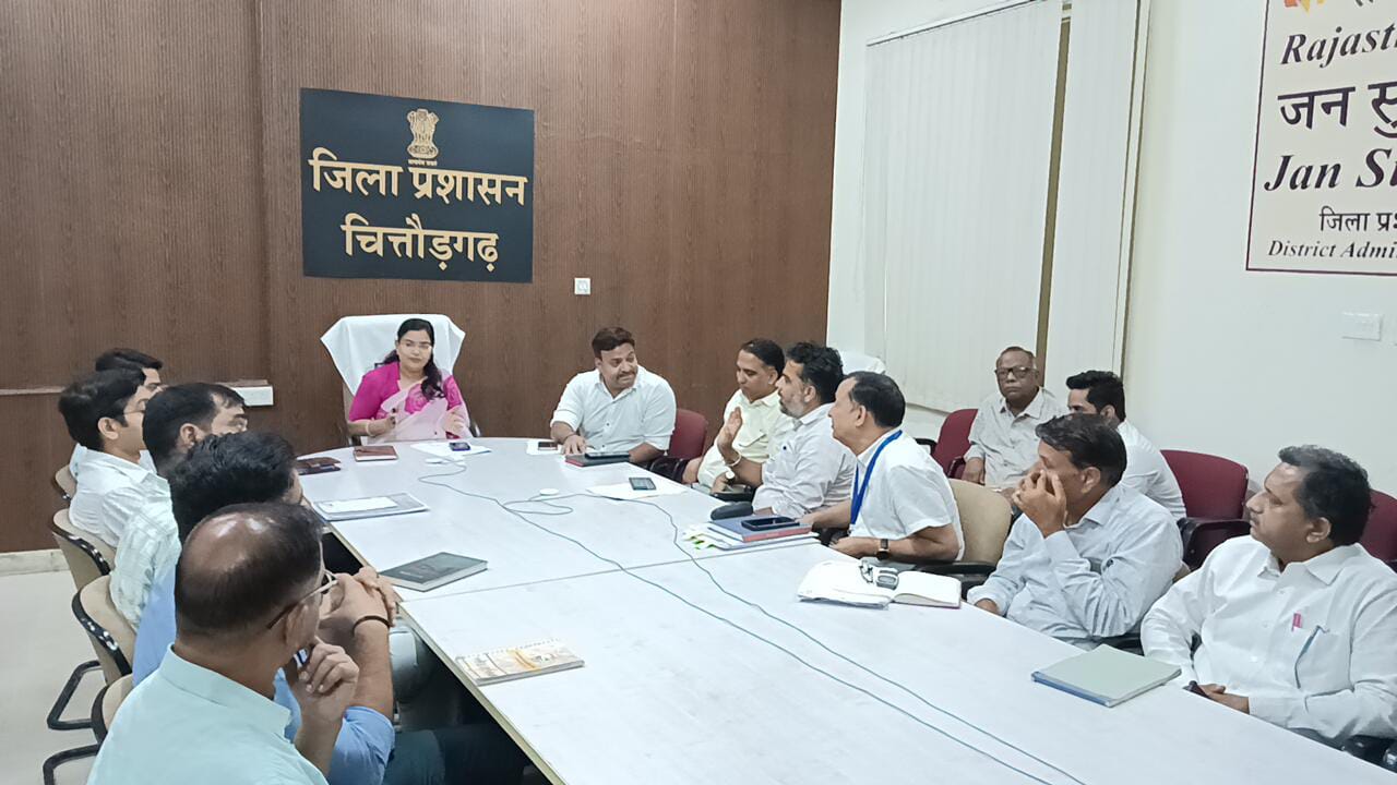   चित्तौड़गढ़ - हर घर तिरंगा अभियान को लेकर अतिरिक्त जिला कलक्टर ने वीडियो कॉन्फ्रेंस के माध्यम ली बैठक