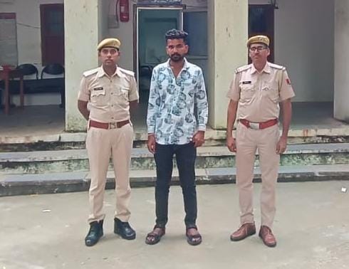 चित्तौड़गढ़  -   तस्करी में डेढ़ साल से फरार वांछित आरोपी गिरफ्तार