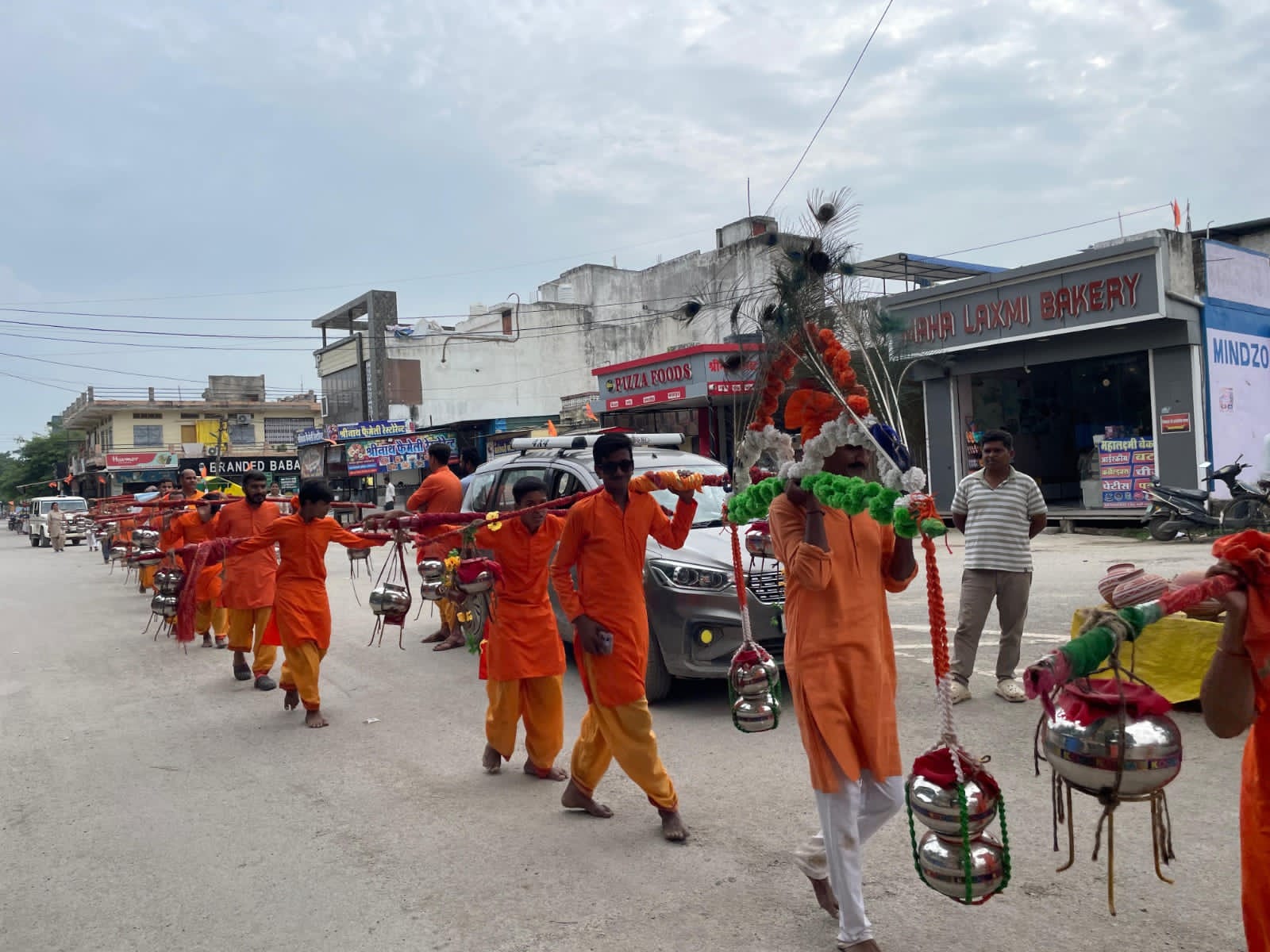 चित्तौड़गढ़ / निंबाहेड़ा - कावड़ यात्रा के साथ ठाकुर जी का किया सहस्त्र धारा अभिषेक