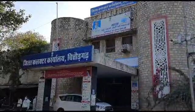चित्तौड़गढ़ - सरकार की मंशा को पलीता लगा सरकारी महकमें, निजी संस्थानों को दे रहे सरकारी आय