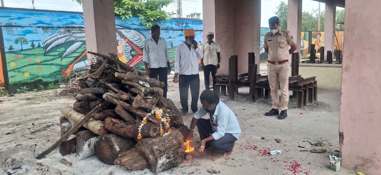 चित्तौड़गढ़ - शिवसेना ने पाँच शवों का किया अंतिम संस्कार