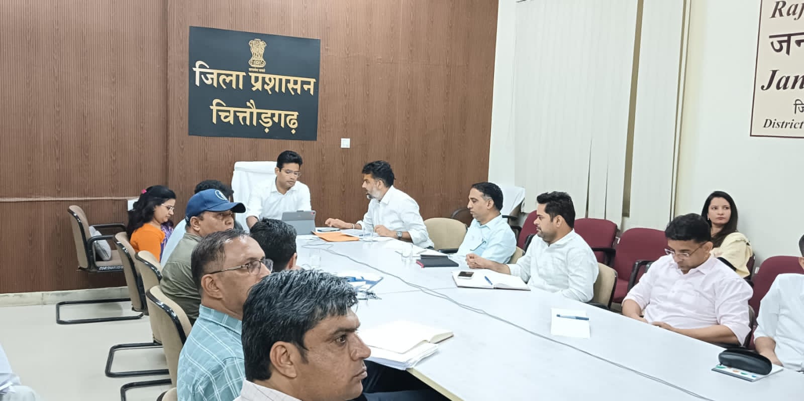 चित्तौड़गढ़ - स्वाधीनता दिवस पर हर घर तिरंगा, हर घर स्वच्छता अभियान को लेकर मुख्य सचिव ने की वीडियो कॉन्फ्रेंसिंग