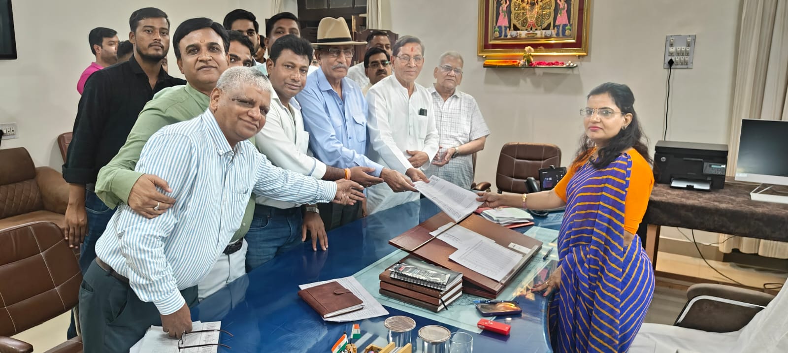  चित्तौड़गढ़ - पेट्रोलियम डीलर्स एसोसिएशन ने एडीएम को सौंपा ज्ञापन