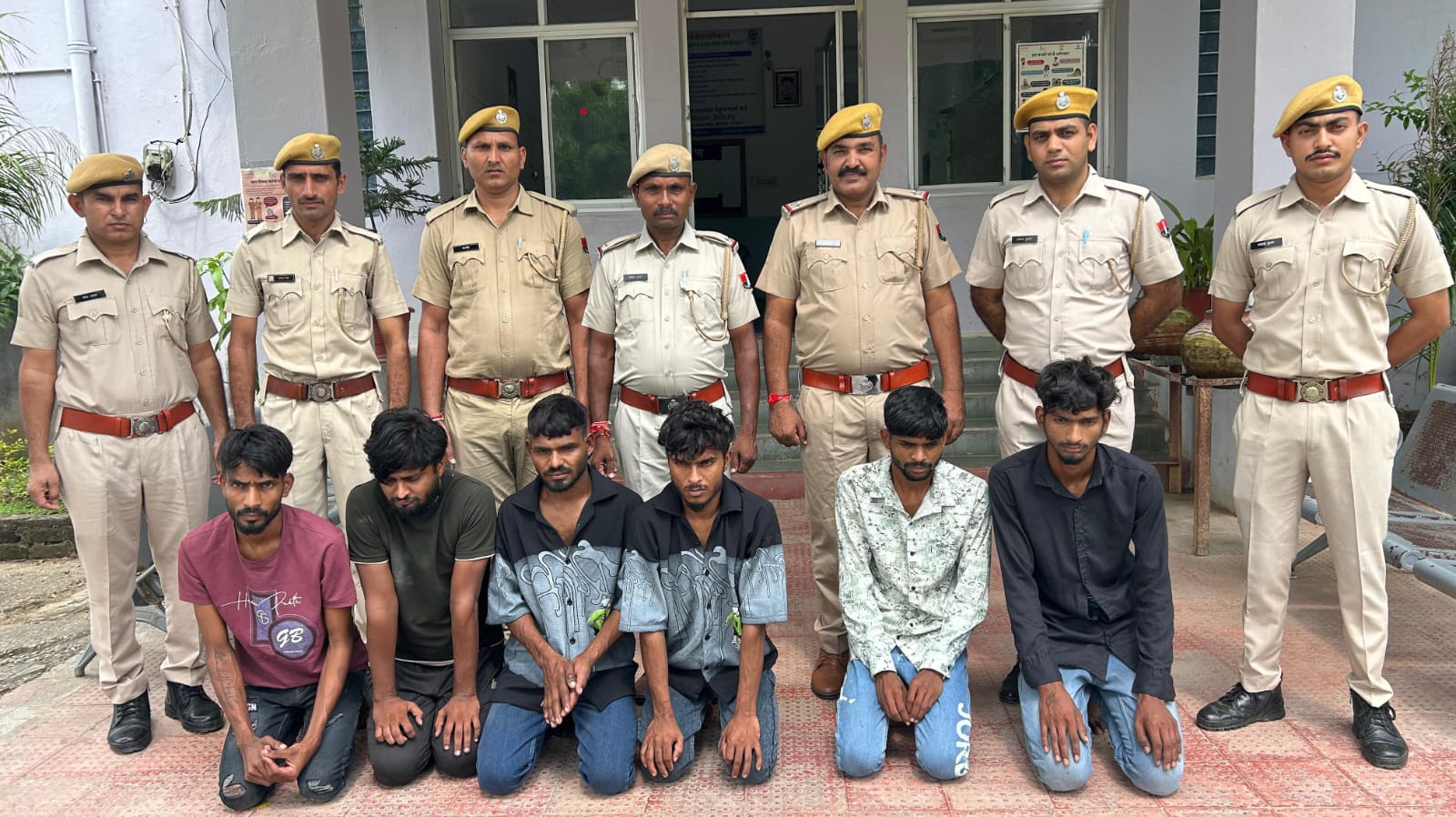 चित्तौड़गढ़ - पार्किंग यार्ड से बैटरी चोरी करने वाले गैंग के 6 सदस्य गिरफ्तार, 10 से ज्यादा वारदातों का खुलासा