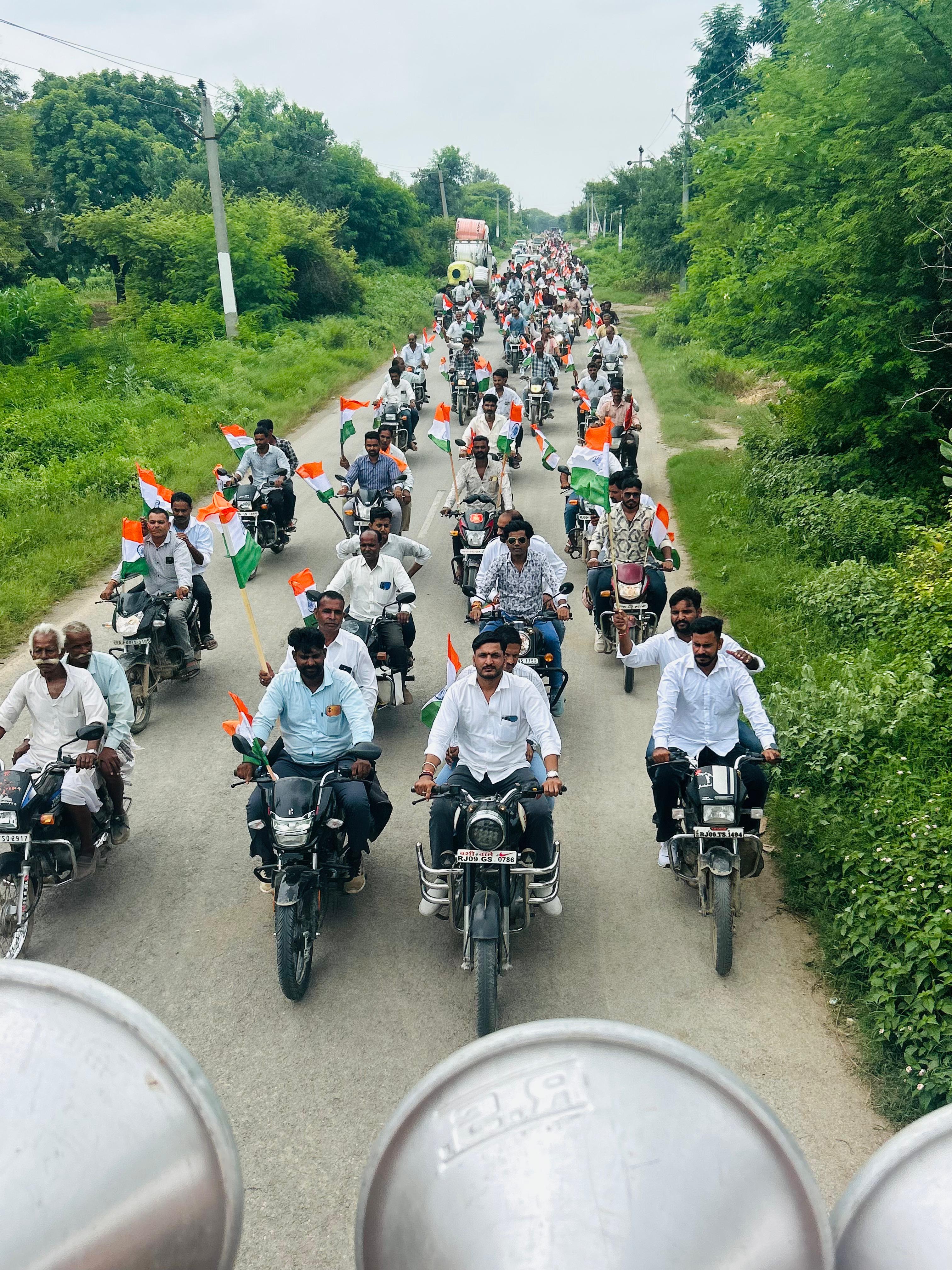चित्तौड़गढ़ - निकुंभ में निकली तिरंगा यात्रा, युवाओं में उमड़ा देशभक्ति का जोश