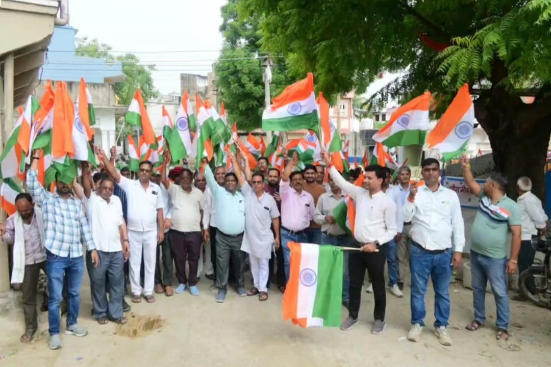 चित्तौड़गढ़ / चिकारड़ा - हर घर तिरंगा अभियान ; देशभक्ति की उमंग के साथ निकली तिरंगा यात्रा