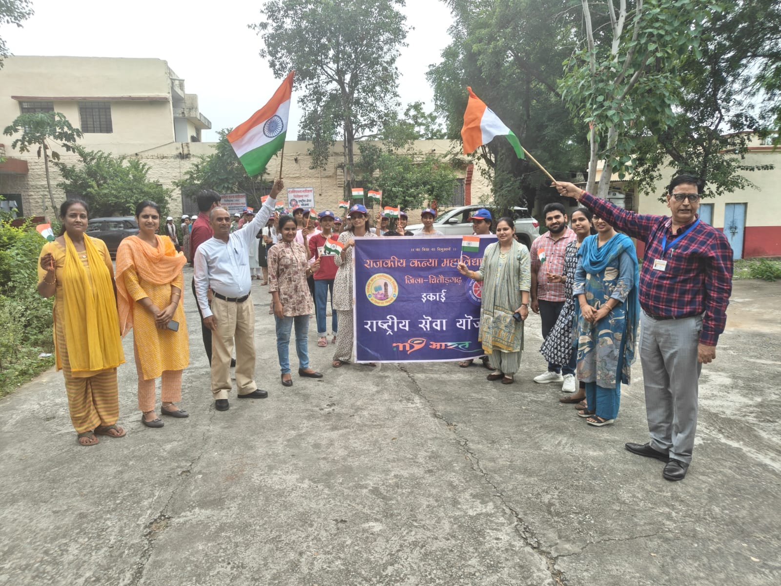 चित्तौड़गढ़ - कन्या महाविद्यालय में तिरंगा रैली के साथ पौधारोपण कार्यक्रम का हुआ आयोजन
