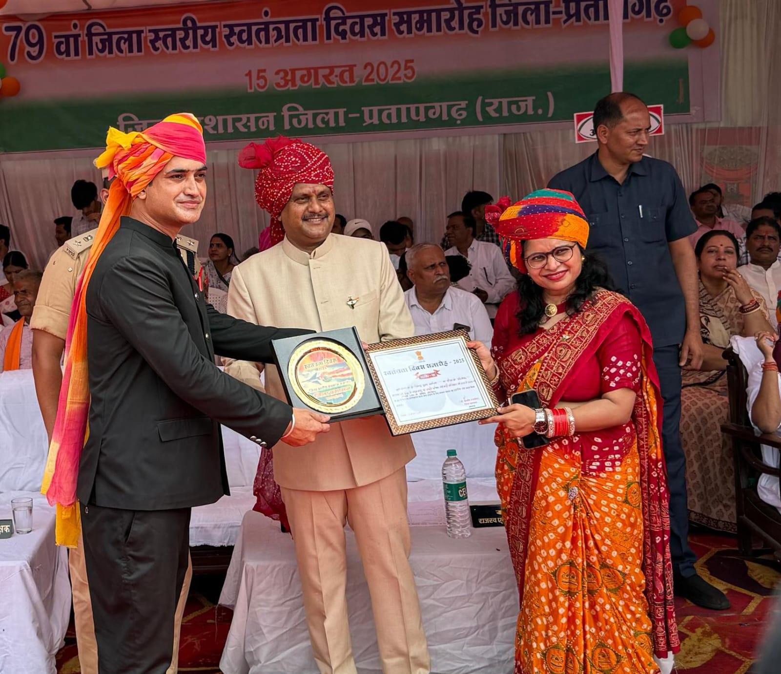 प्रतापगढ़ - धरियावद उपजिला अस्पताल के प्रमुख चिकित्सा अधिकारी डॉ. बगड़िया जिला स्तर हुवे सम्मानित