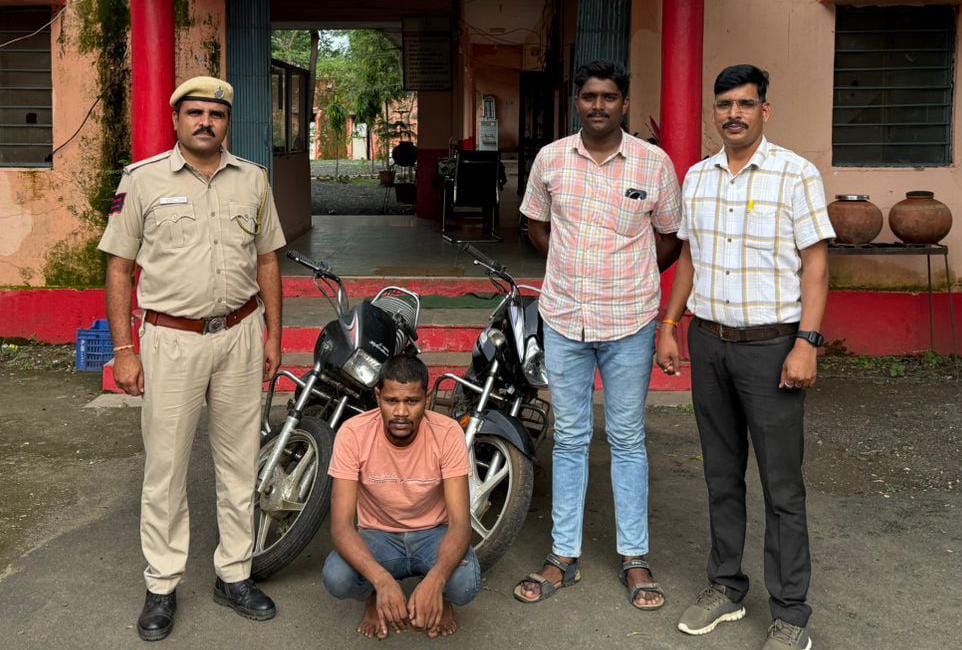 प्रतापगढ़ - मोटरसाइकिल चोरी के मामले में एक आरोपी गिरफ्तार, दो मोटरसाइकिल बरामद