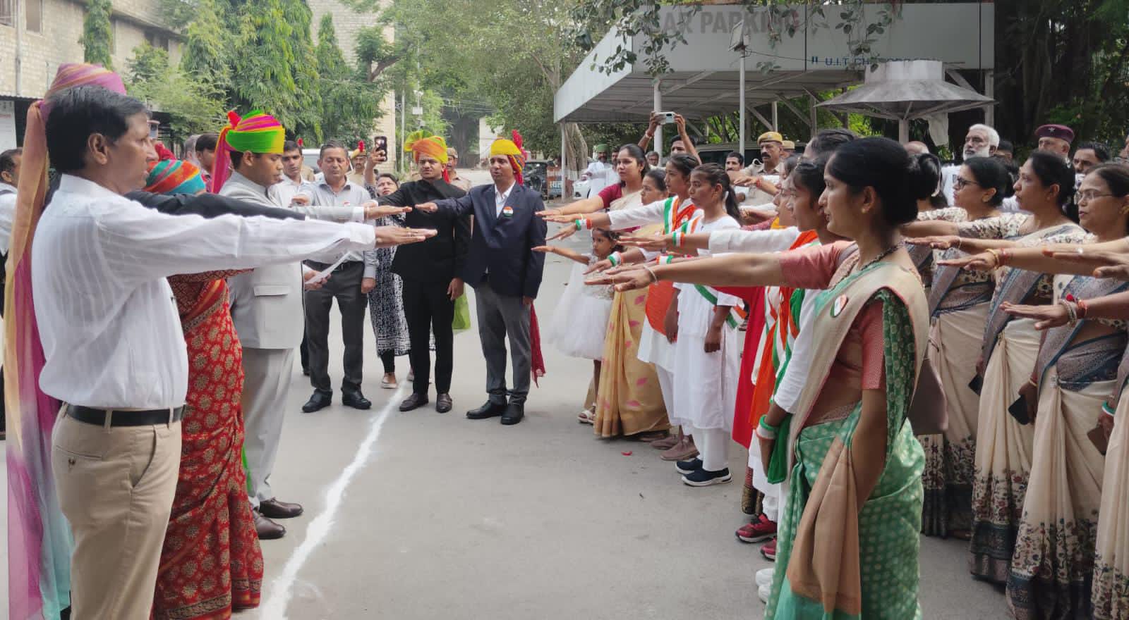 चित्तौड़गढ़ - जिला कलेक्टर ने बाल विवाह के खिलाफ दिलाई शपथ 