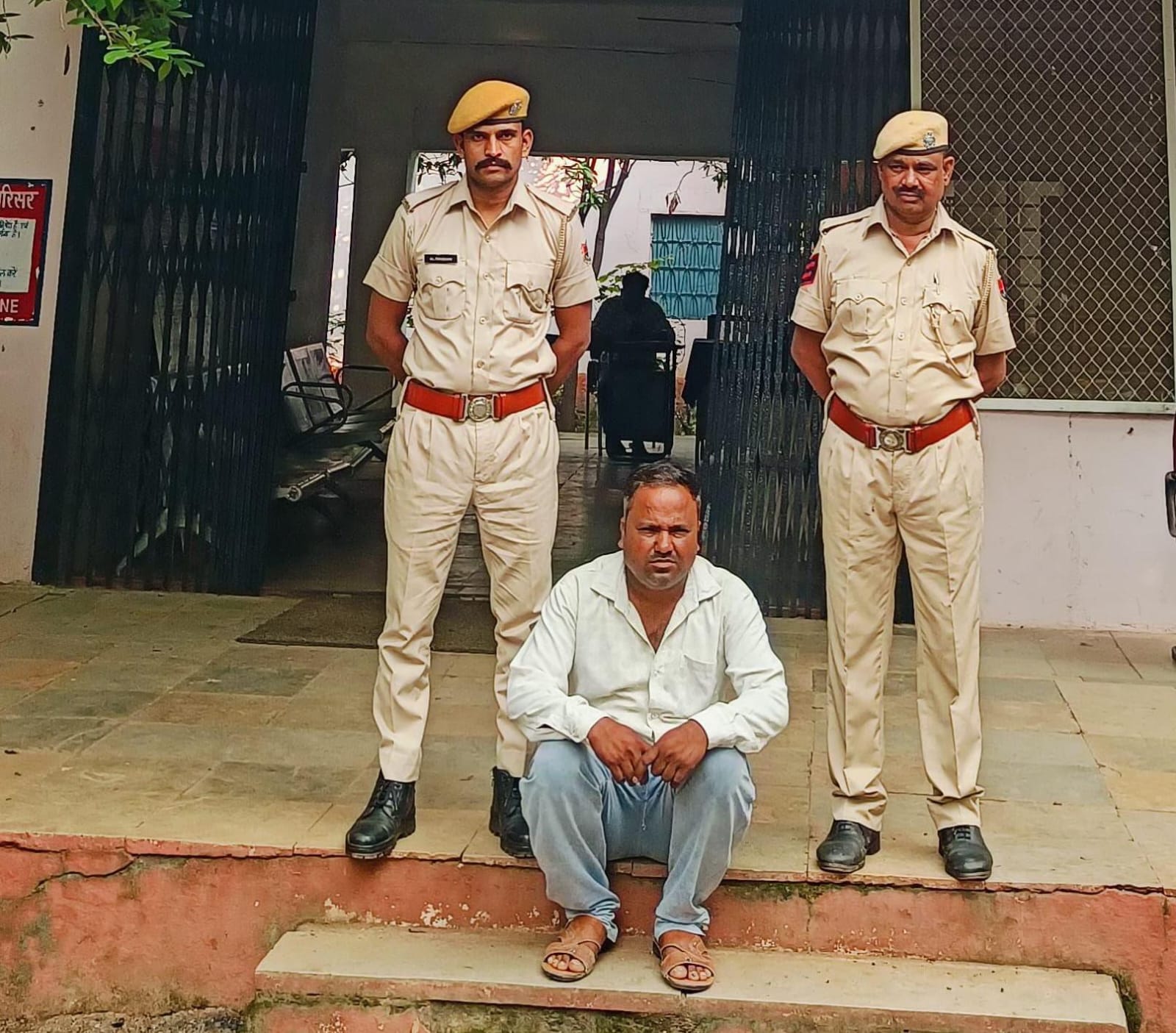 प्रतापगढ़ / छोटीसादड़ी - 81 किलो डोडाचूरा मामले में 3 माह से फरार आरोपी गिरफ्तार