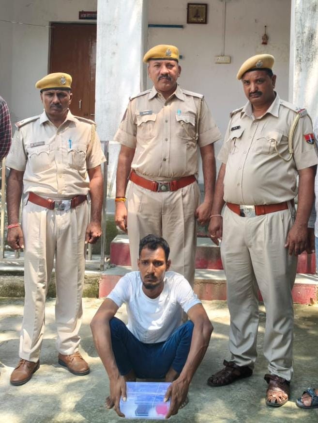  चित्तौड़गढ़ - चारभुजा मेले में दहशत फैलाने आया युवक अवैध पिस्टल व कारतूस के साथ गिरफ्तार
