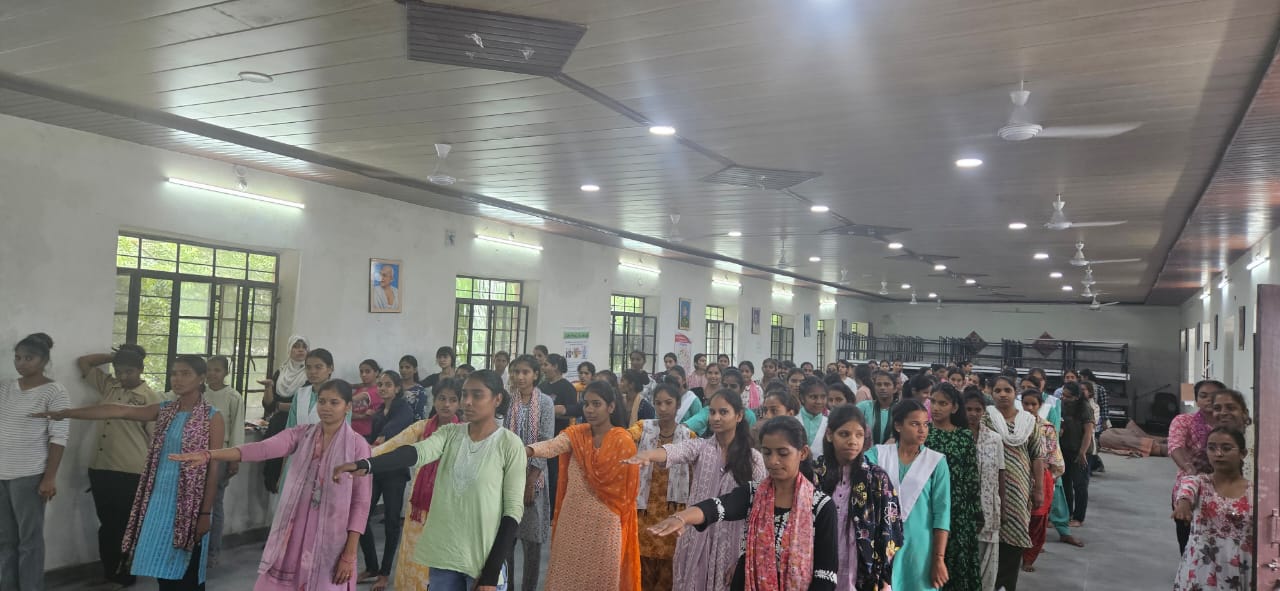 चित्तौड़गढ़ - कन्या महाविद्यालय में सद्भावना दिवस पर छात्राओं को दिलाई शपथ