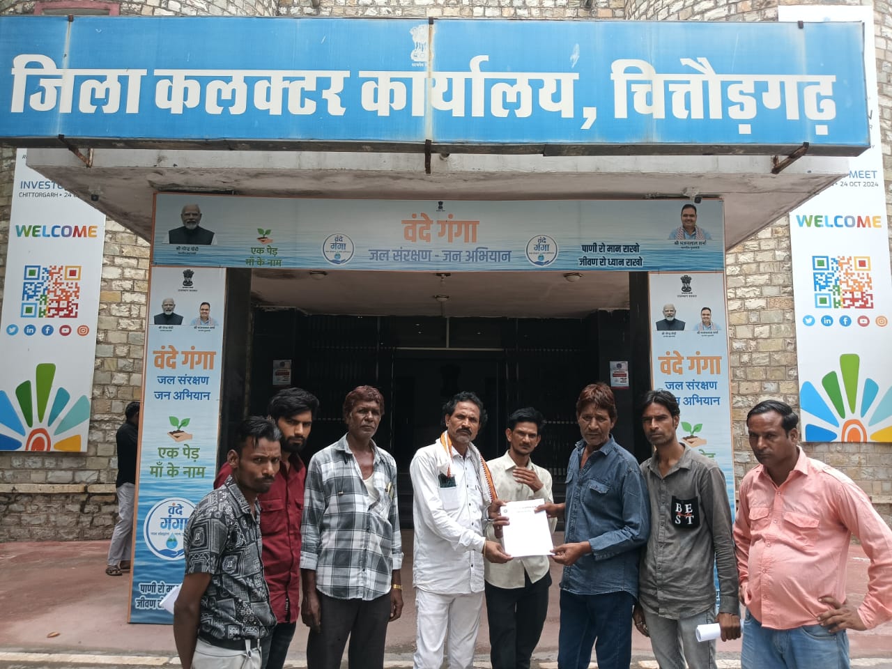 चित्तौड़गढ़ - ऑटो रिक्शा चालक यूनियन ने एसपी को सौंपा ज्ञापन