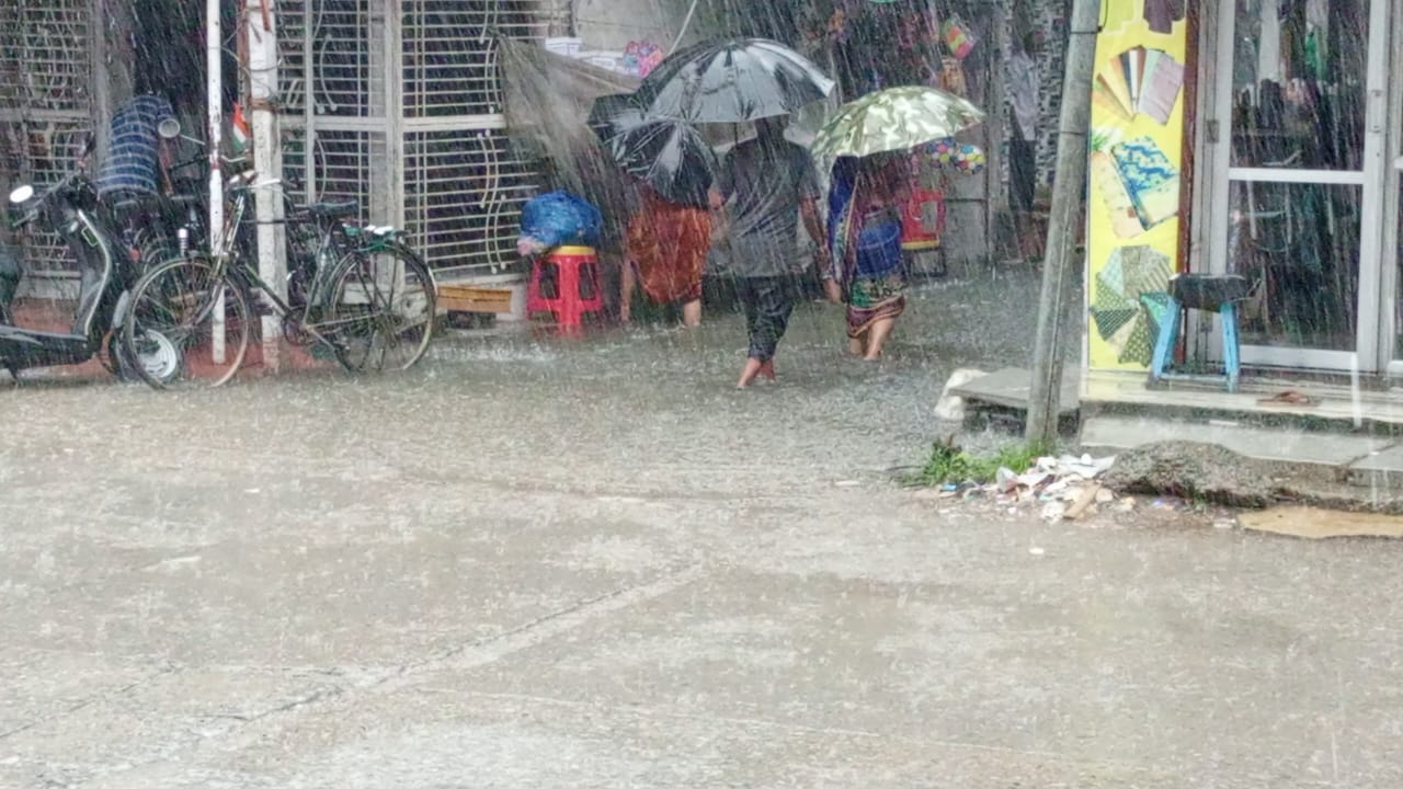  चित्तौड़गढ़ / चिकारड़ा ‌- चिकारड़ा में गरज-चमक के साथ मूसलाधार बारिश, ट्रांसफार्मर जला, कोई जनहानि नहीं