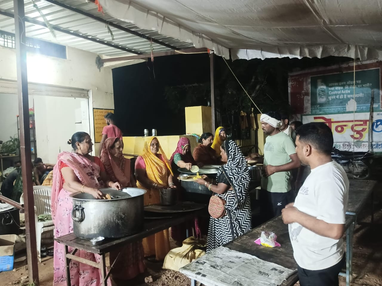 चित्तौड़गढ़ / कपासन - महिला मंडल ने यात्रियों की मान मनुहार के साथ किया रामरसोडे संचालन    रविवार को होगा भव्य भजन संध्या का आयोजन