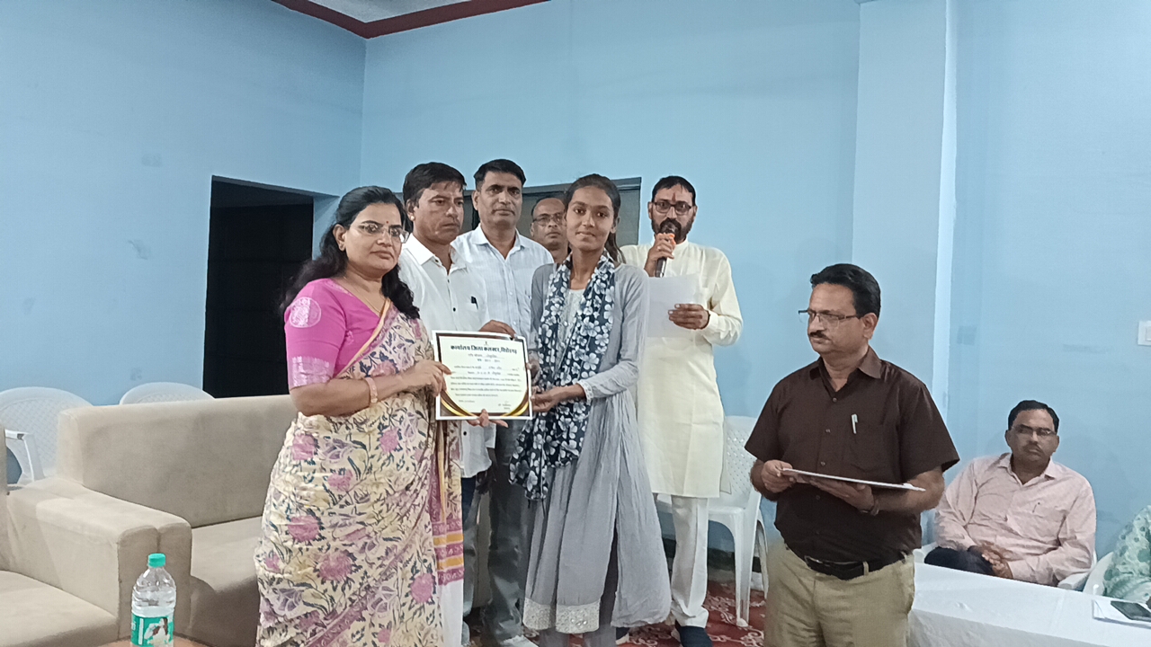 चित्तौड़गढ़ - चैनपुरिया ग्राम पंचायत मुख्यालय पर रात्रि चौपाल का आयोजन, ग्रामीणों की समस्याओं का हुआ त्वरित निस्तारण