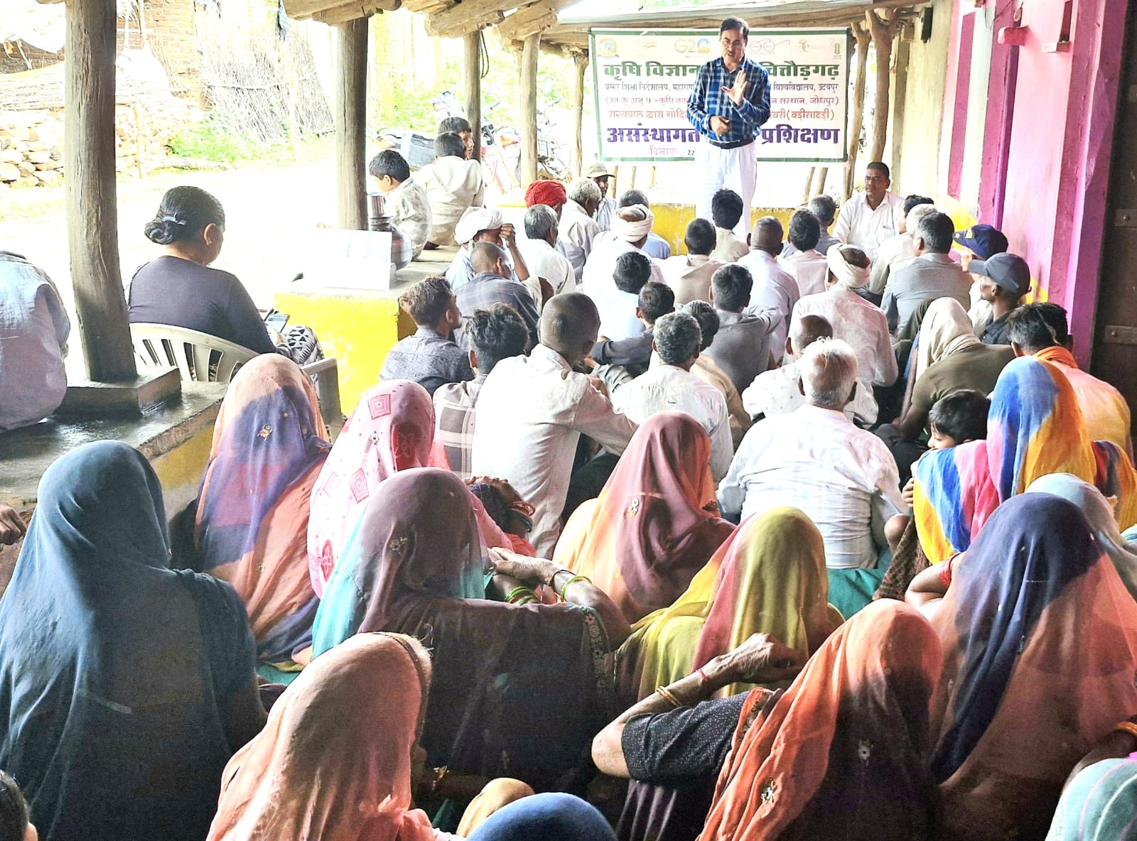  चित्तौड़गढ़ - राज्यपाल स्मार्ट विलेज पहल के तहत पायरी गांव में कृषक प्रशिक्षण आयोजित