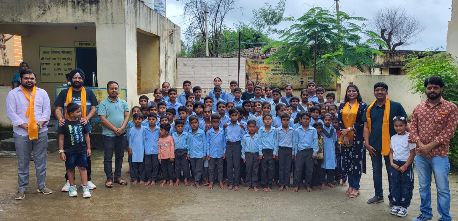  चित्तौड़गढ़ - बच्चों के चेहरे खिले, चित्तौड़गढ़ बैंकर्स ग्रुप ने बांटे शूज व मौजे