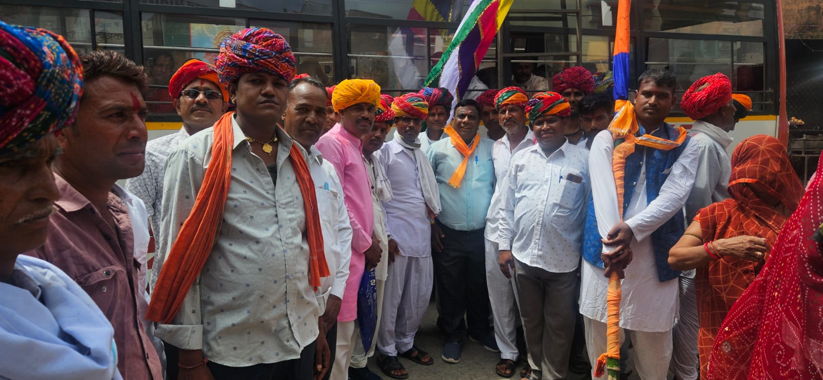  चित्तौड़गढ़ / चिकारड़ा - बाबा रामदेव की जयंती पर निकली शोभायात्रा 