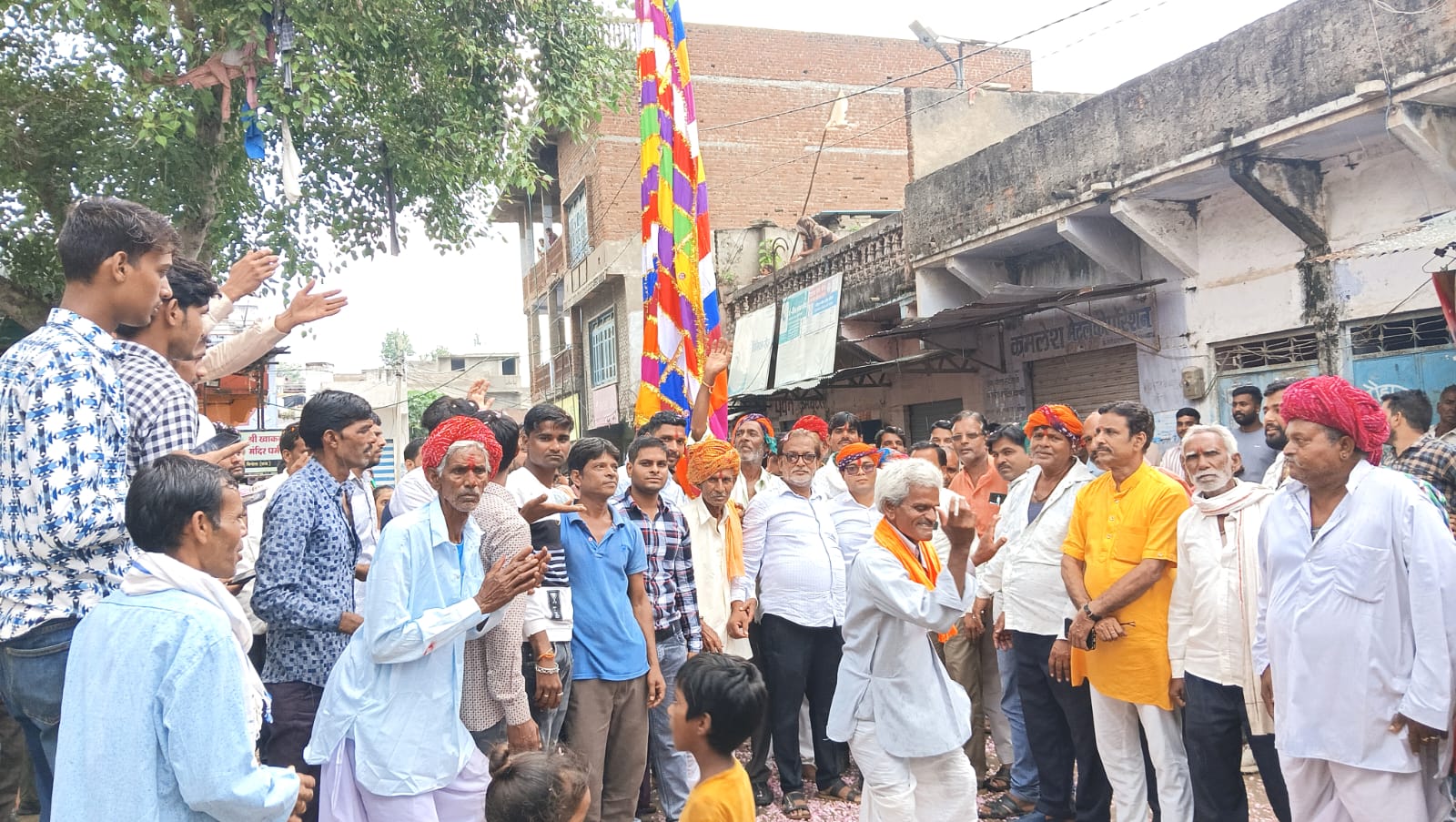 चित्तौड़गढ़ / बिनोता - जटिया समाज के चार गांवों की सामूहिक निशान यात्रा गोपीखेड़ा पहुंची